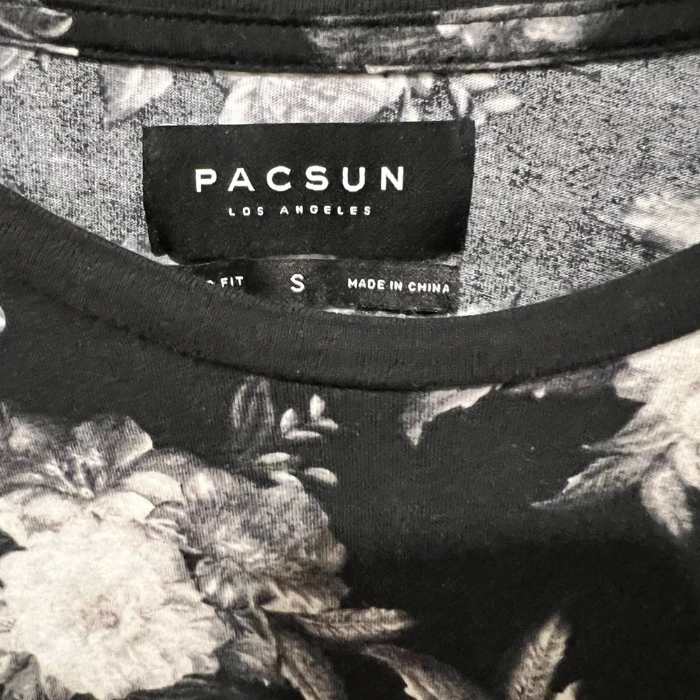 PacSun Black and White Floral Short Sleeve Tee - Picture 2 of 4